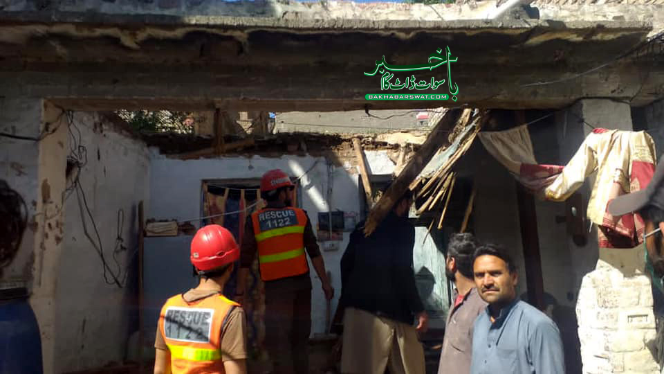 مینگورہ شبیر آباد، کچے مکان کی چھت گرگئی، مالکِ مکان زخمی