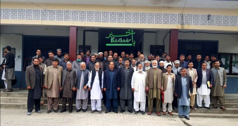جہانزیب کالج کے پروفیسر اور مخیر حضرات نے نادار طلبہ کی فیس جمع کی