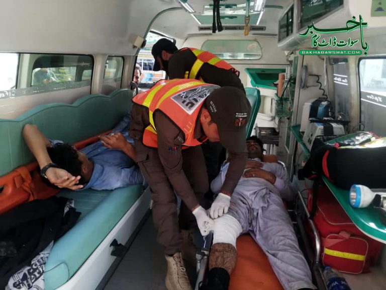 مدین کالاکوٹ،گاڑی حادثے کا شکار، 16 افراد زخمی