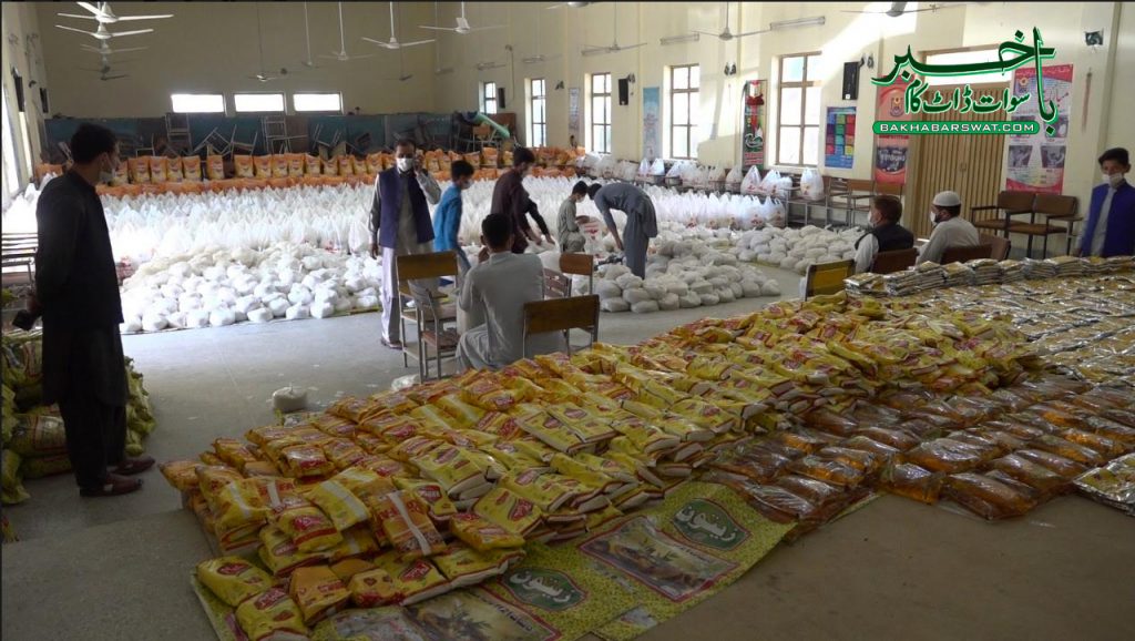 سوات، سرکاری سکول کے استاد اور شاگردوں نے انسانیت کی مثال قائم کردی