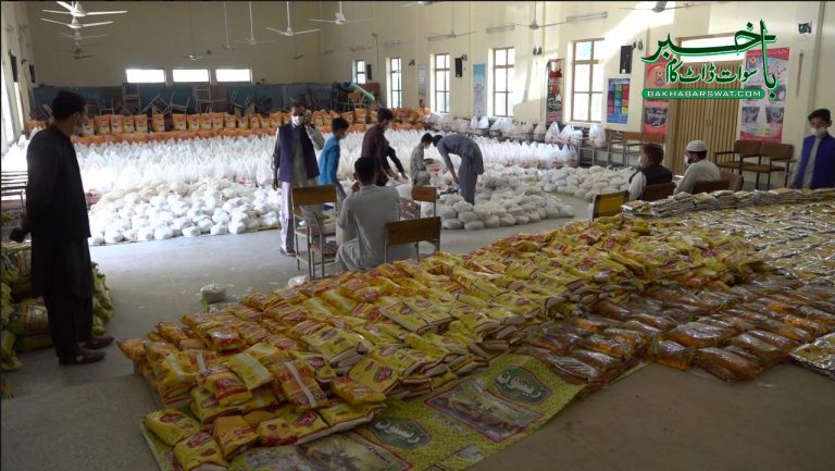 سوات، سرکاری سکول کے استاد اور شاگردوں نے انسانیت کی مثال قائم کردی