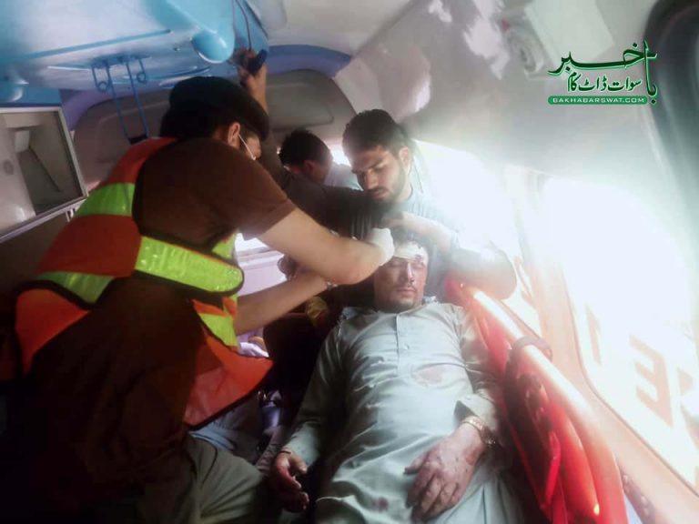 ملم جبہ، گاڑی گہری کھائی میں جاگری، خاتون جاں بحق، چھے افراد زخمی