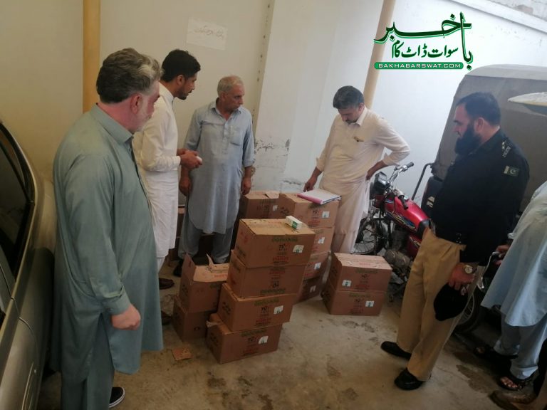 چارباغ،موٹرکار سے ”ناٹ فار سیل“ ادویہ کے 20 کارٹن برآمد