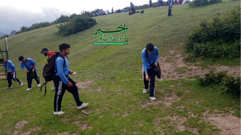 سوات، نجی کالج نے گبین جبہ کا کوڑا کرکٹ اکھٹا کرکے ٹھکانے لگا دیا