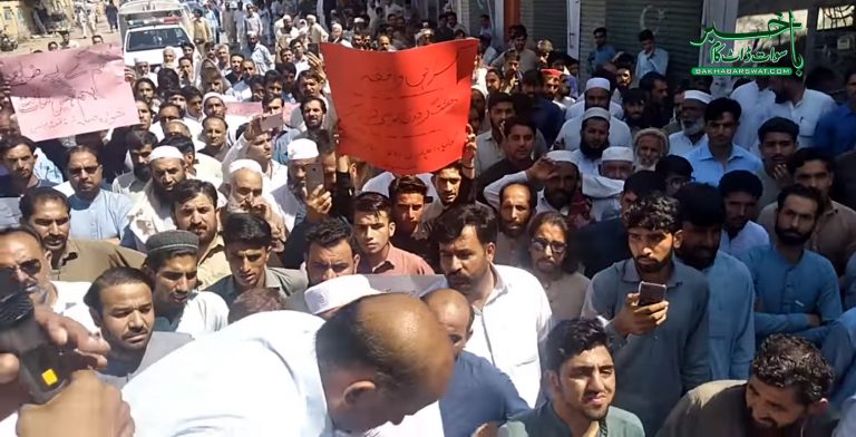 سانحہ کراچی کے خلاف خوازہ خیلہ سول سوسائٹی کامظاہرہ