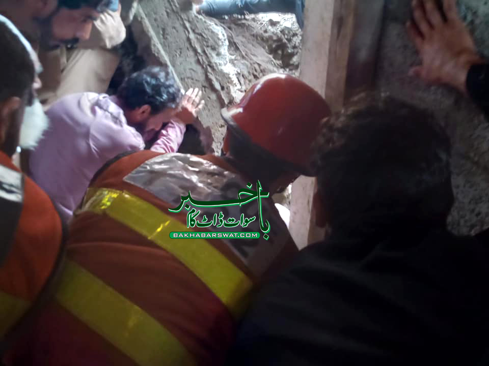 مٹہ ماندور، مکان کی چھت گرنے سے خاتون ملبے تلے دب گئی