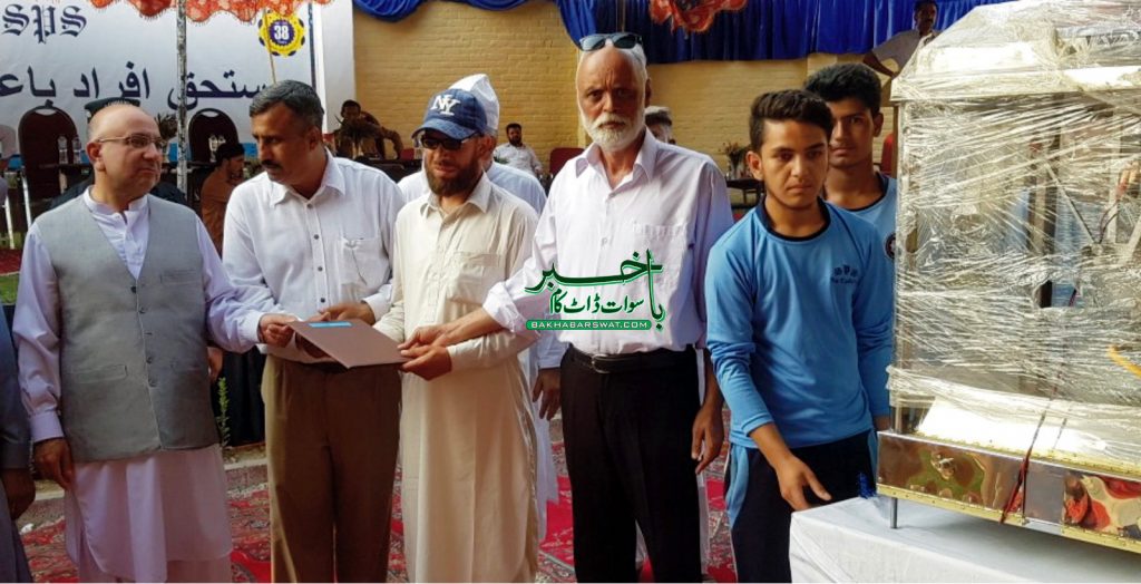 سوات، نجی کالج نے نابینا افراد کو باعزت روزگار دینے کا بیڑا اٹھا لیا