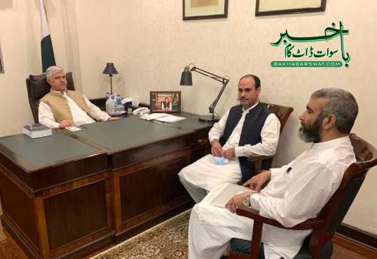 سوات یونیورسٹی کے پرو وائس چانسلر اور رجسٹرار کی وزیر اعلیٰ سے ان کے دفتر میں ملاقات