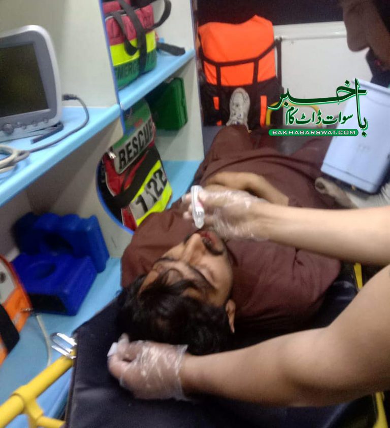 سوات، دو مختلف ٹریفک حادثات، میاں بیوی سمیت 5 افراد زخمی