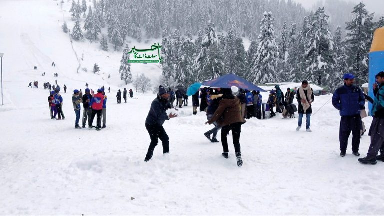 سوات، بارش و برف باری کا سلسلہ دوبارہ شروع، سیاحوں کی آمد جاری