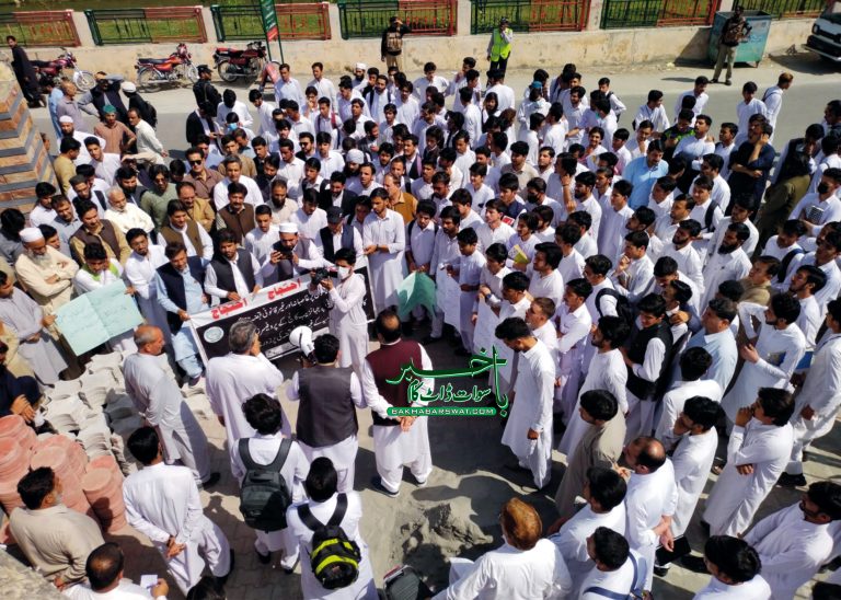 جہانزیب کالج، پروفیسر کی گھر سے زبردستی بے دخلی، اساتذہ و طلبہ کا احتجاج
