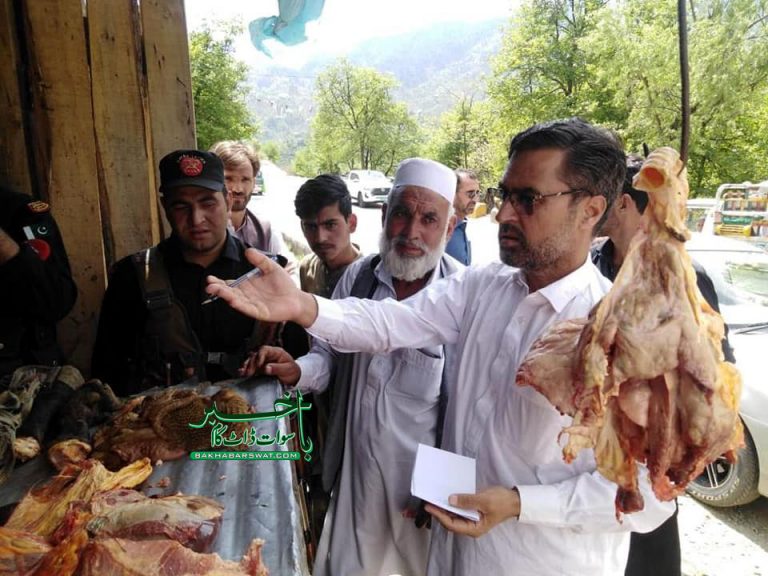 سوات، ضلعی انتظامیہ ٹماٹروں کی قیمت پر برہم، فوڈ کنٹرولر ان ایکشن
