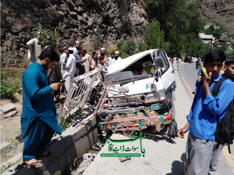 تلیگرام، مسافر ہائی ایس حادثہ کا شکار، بچی جاں بحق، 23 مسافر زخمی