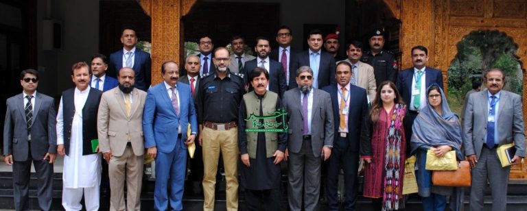 اکتیسویں سینئر مینجمنٹ کورس کے زیر تربیت آفیسرز کی کمشنر ملاکنڈ ڈویژن سے ملاقات