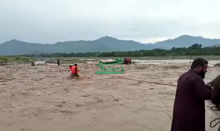 سوات، تیز بارش سے گرمی کا زور ٹوٹ گیا، ندی نالے اُبل پڑے