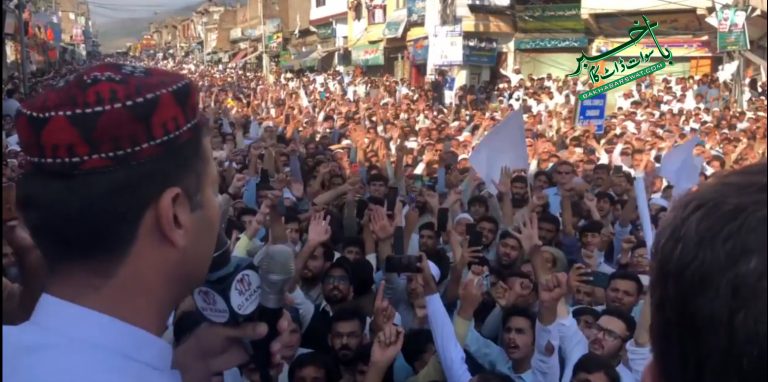 چارباغ کی تاریخ کا سب سے بڑا امن مظاہرہ، ہزاروں لوگ شریک