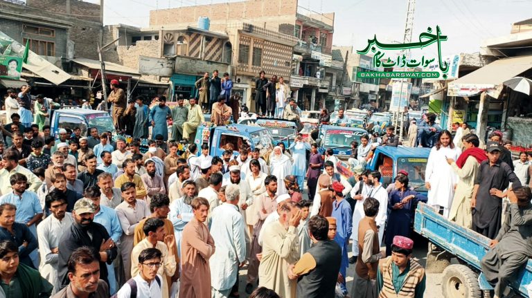 کبل، ڈمپر گاڑی کے ڈرائیوروں اور مزدوروں کا انتظامیہ کے خلاف مظاہرہ