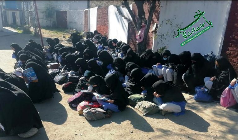 گورنمنٹ گرلز ہائی سکول خوازہ خیلہ کی طالبات کھلے آسمان تلے پڑھنے پر مجبور