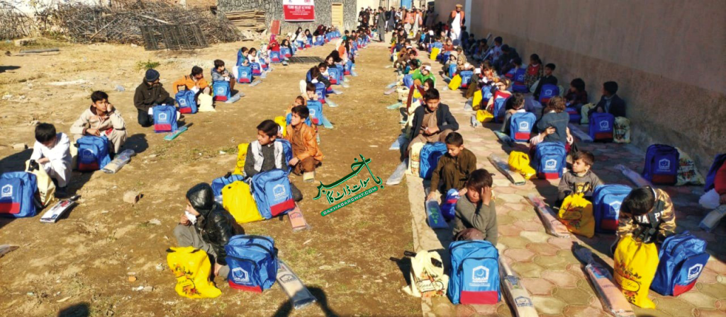 الخدمت فاؤنڈیشن کے زیر اہتمام غریب اور نادار طلبہ میں پیکیج تقسیم