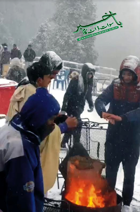 سوات،برف باری دیکھنے کے لئے سیاحوں کی بڑی تعداد میں آمد جاری