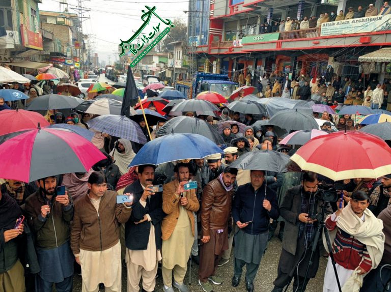 خوازہ خیلہ،سول سو سائٹی سے تعلق رکھنے والے افراد کا مہنگائی کے خلاف مظاہرہ