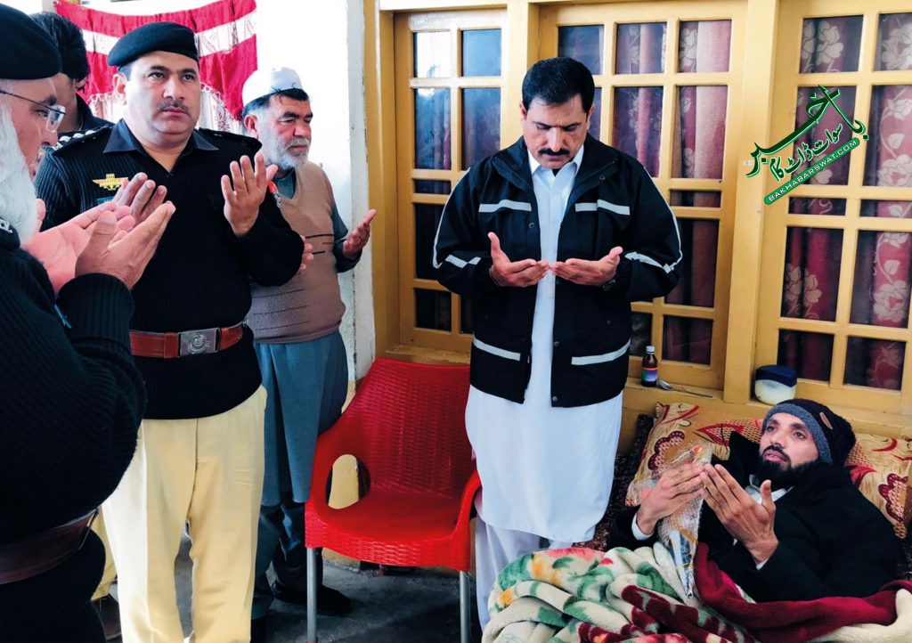 ڈی پی او سوات کی سانحہئ پشاور میں زخمی ہونے والے پولیس اہلکاروں کی عیادت