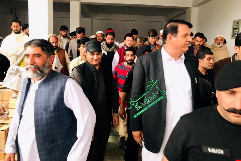 وزیر اعظم کے مشیر انجینئر امیر مقام کا نیو سبزی منڈی کا دورہ