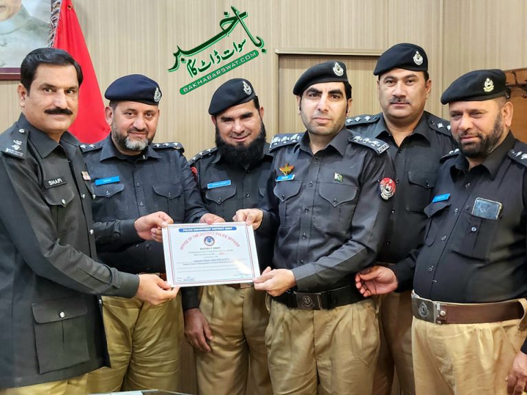 ڈی پی اُو سوات نے پولیس اہلکاروں میں توصیفی اسناد تقسیم کیں