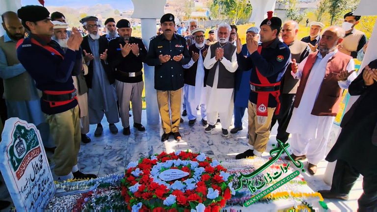 ڈی پی اُو سوات کا ایس ایس پی ہلال شہید کی قبر پر حاضری