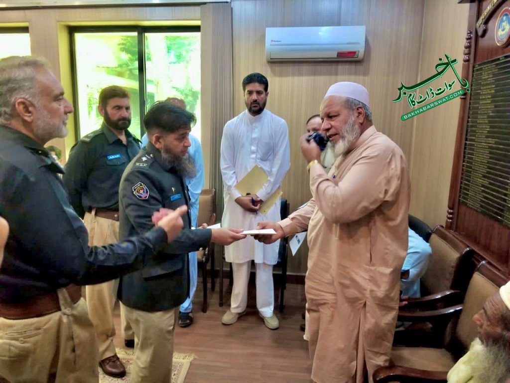 پولیس لائن کبل دھماکہ، شہید اہلکاروں کے لواحقین میں شہدا پیکیج کے چیک تقسیم