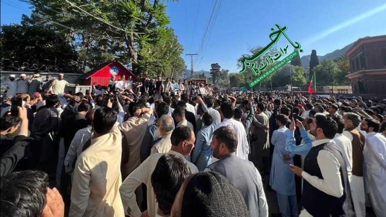 سوات، دوسرے روز بھی پی ٹی آئی کا مظاہرہ، تمام عہدیدار غائب