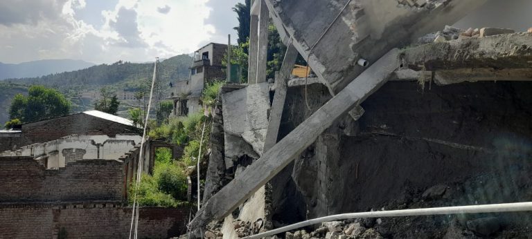 مٹہ، حالیہ بارشوں میں مکان کی چھت گرگئی، لاکھوں کا نقصان