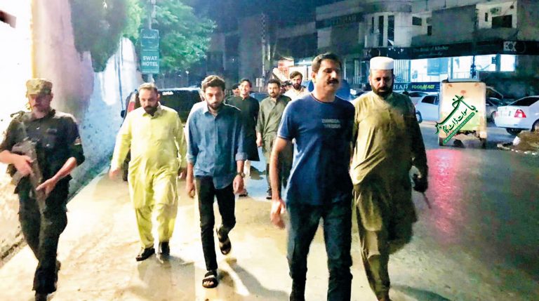 سوات، امن و امان برقرار رکھنے کے لئے ڈی پی اُو کا رات کو گشت