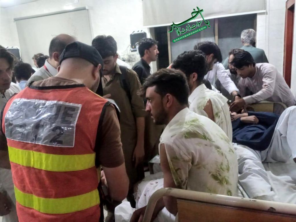 مٹہ، طلبہ کی گاڑی کھائی میں گرنے سے1جاں بحق اور14زخمی ہوگئے
