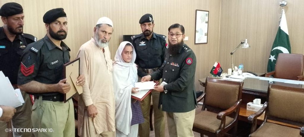 کبل، پولیس شہدا کے ورثا میں چیک تقسیم