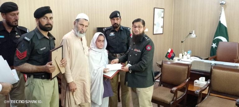 کبل، پولیس شہدا کے ورثا میں چیک تقسیم