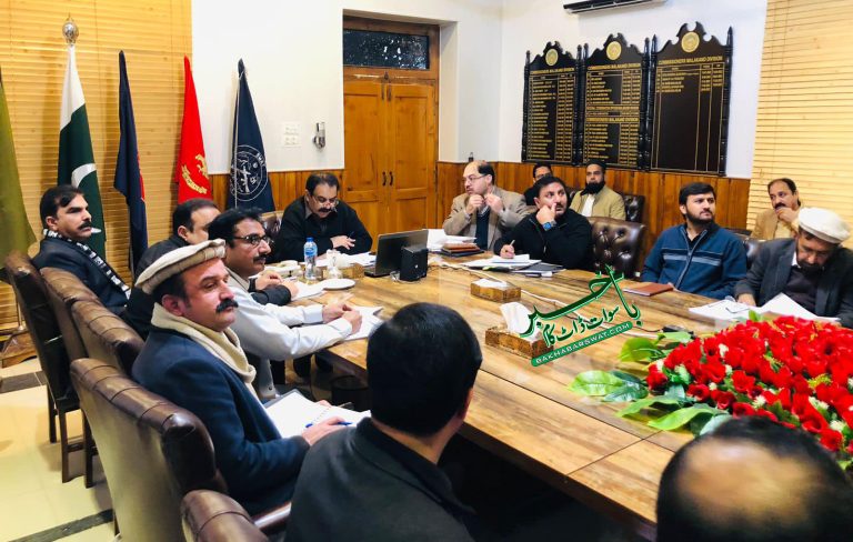 سوات، ترقیاتی سکیموں بارے کمشنر ملاکنڈ ڈویژن آفس میں اہم اجلاس