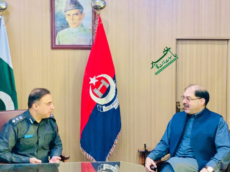 ڈی پی اُو سوات سے ان کے دفتر میں ڈی سی سوات کی ملاقات