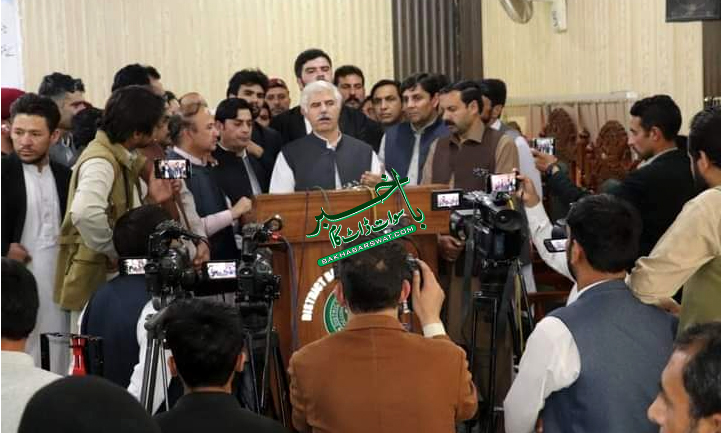 عمران خان کل بھی میرا لیڈر تھا، آج بھی ہے، سابق وزیر اعلیٰ محمود خان