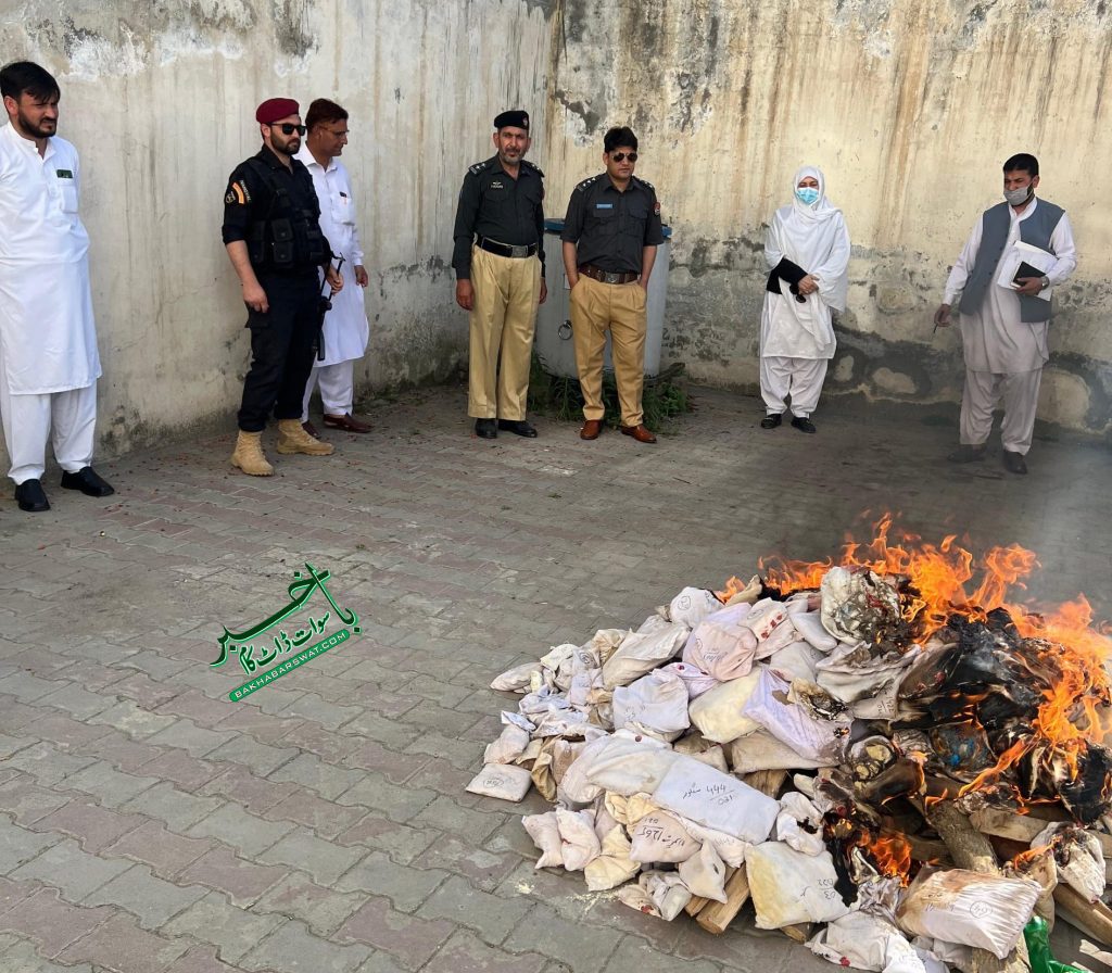 سوات، ضلعی پولیس کی طرف سے پکڑی گئی منشیات تلف