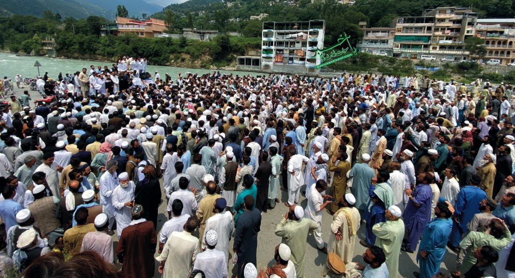 چیل، بشیگرام روڈ کی عدم تعمیر اور کالام روڈ کی بحالی کے لیے اہل ِ علاقہ کا مظاہرہ
