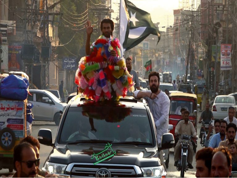 گولڈ مڈل حاصل کرنے والے عامر خان وطن واپس پہنچ گئے