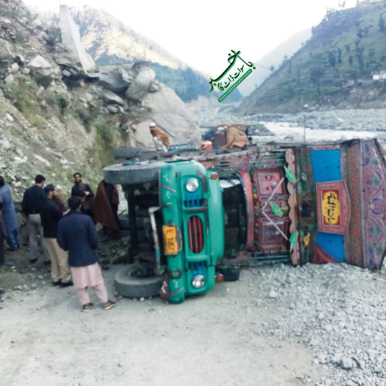 کالام، روڈ کی خستہ حالی کی وجہ سے ایک اور ٹرک گرگیا