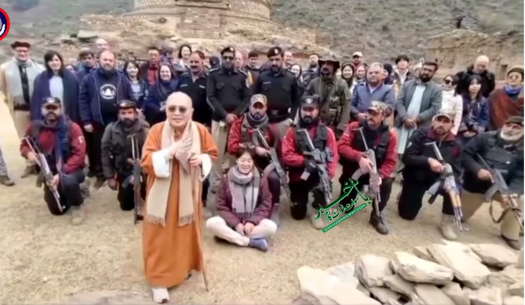 سوات، بیرونِ ملک سے آئے سیاحوں کا آثارِ قدیمہ و تاریخی مقامات کا دورہ