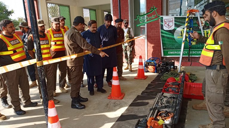 صوبائی وزیر فضل حکیم خان کا ریسکیو 1122 سوات کا دورہ