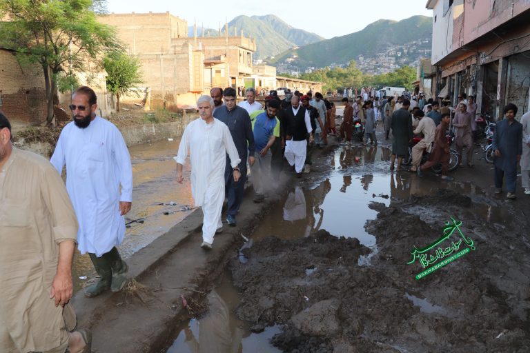 سیلاب زدگان کے نقصانات کا ازالہ کیا جائے، سابق وزیر اعلی محمود خان