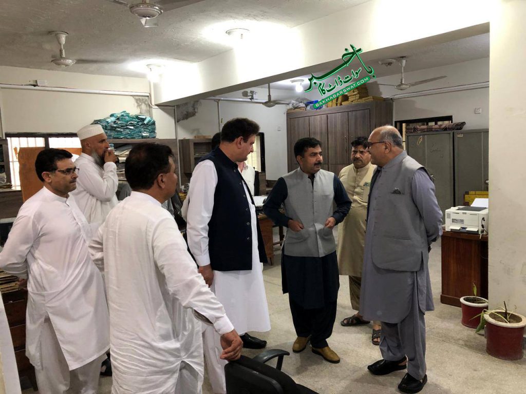 سیکرٹری ایلیمنٹری ایجوکیشن کا ودودیہ سکول کا دورہ
