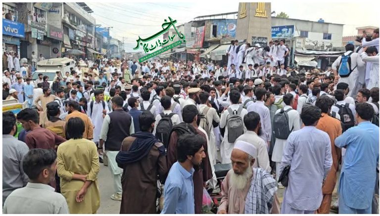 سوات، کالجوں کی آوٹ سورسنگ کے خلاف مختلف علاقوں میں طلبہ کا احتجاج