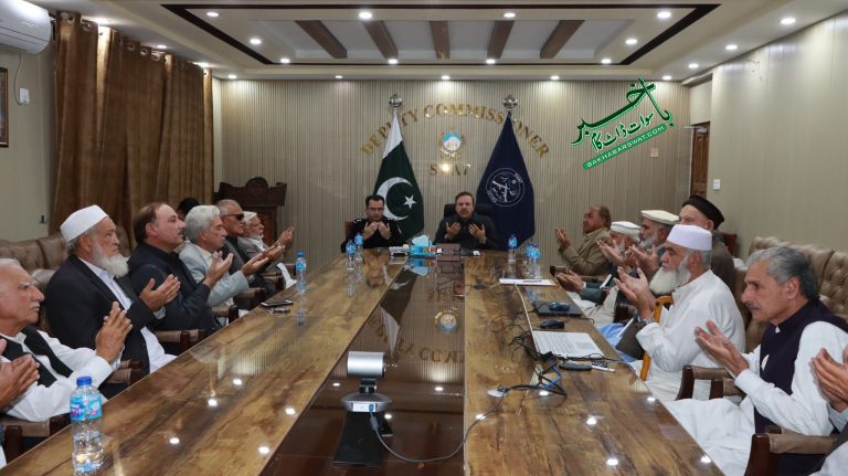 سوات قومی جرگہ  کے عمائدین کی امن و امان کی صورتحال پر ڈی سی و ڈی پی او سے مشاورت