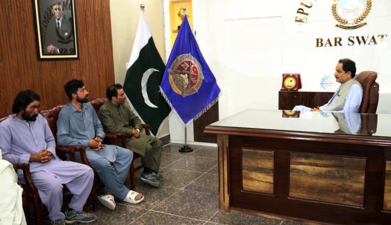 فلک سیر سانحہ کی شکار ٹیم کی ڈپٹی کمشنر برسوات سے ملاقات